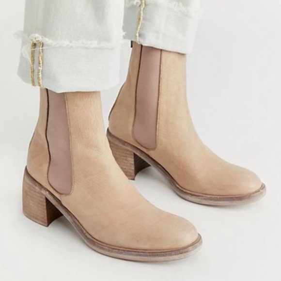 New Free People Essential Chelsea Natural Boots - Picture 4 of 16
